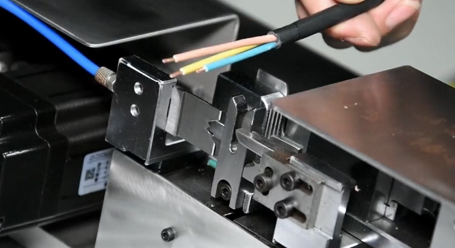 �����ӹ��еġ��f���L����